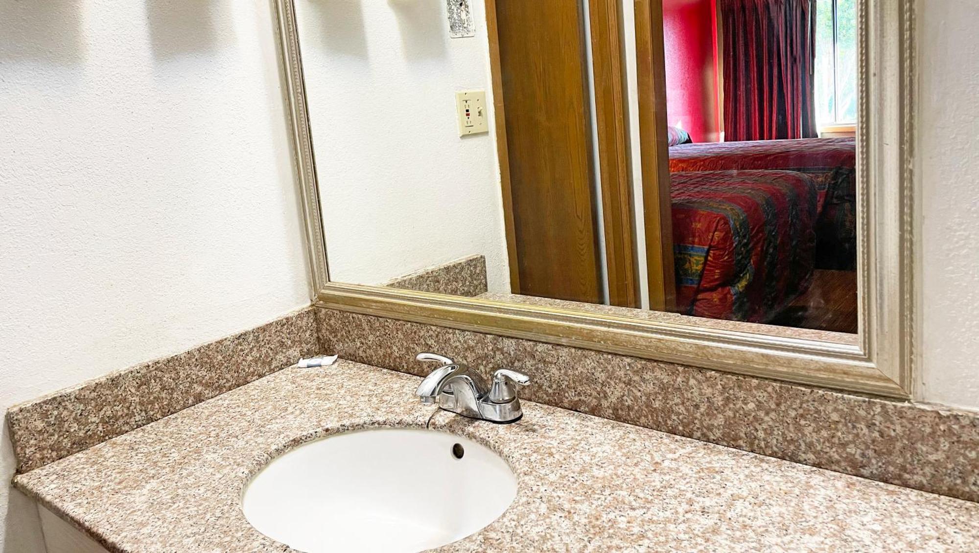 Express Inn Томсон Экстерьер фото
